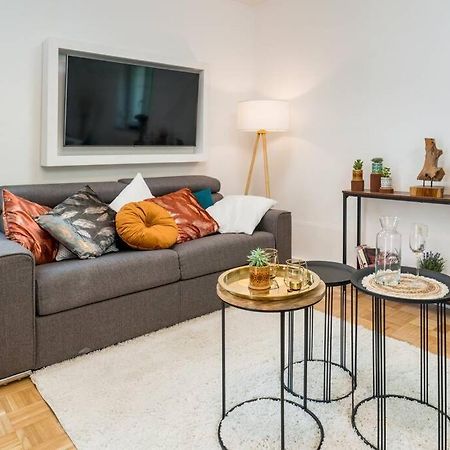 Eg Rechts -Wunderschoene 80M² Grosse 3-Zimmer City Wohnung Naehe Salzburg Freilassing Exterior photo