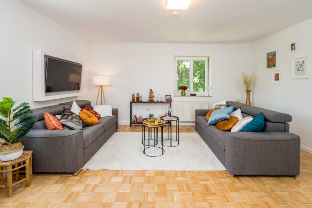 Eg Rechts -Wunderschoene 80M² Grosse 3-Zimmer City Wohnung Naehe Salzburg Freilassing Exterior photo